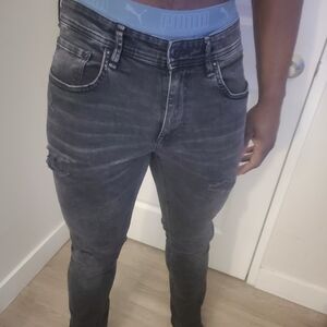 ⚡️ DEAL! Distressed Jeans 👖 33/34 – Great Fit, Great Price 💸